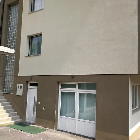 Aora Apartman *